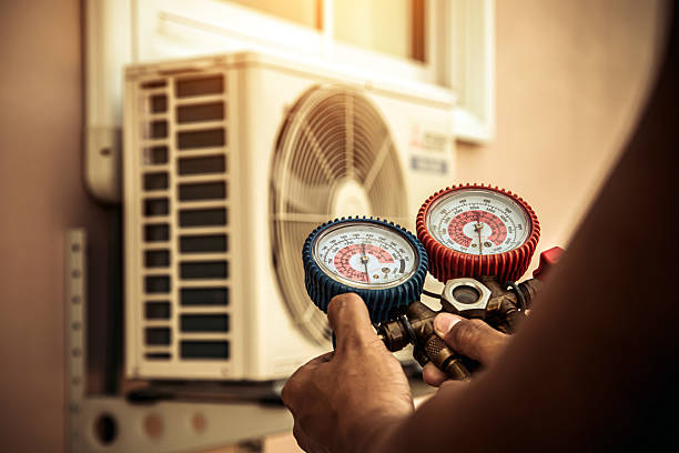 Professional Hvac technician working in Woodbury, MN